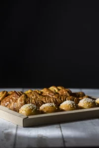 Réussir les matinées d’entreprise avec un petit déjeuner de traiteur pour entreprise - plateau viennoiseries - Crior Traiteur Entreprise